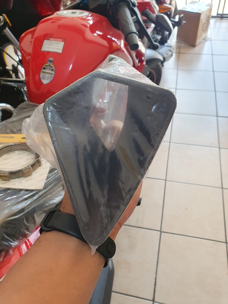 SPITZER 250 - TAPADERA DERECHA - COLA - ROMBO